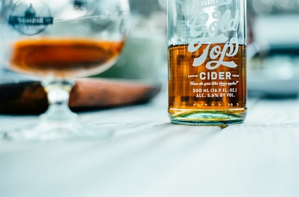 How can you participate in a traditional British cider making workshop in Somerset?